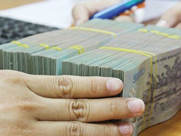 Ngân hàng lãi nghìn tỷ đồng "chi đậm" cho nhân viên