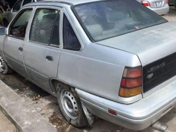 Sốc ô tô cũ chính hãng giá 'không tưởng' 10 triệu đồng/chiếc ở chợ Việt