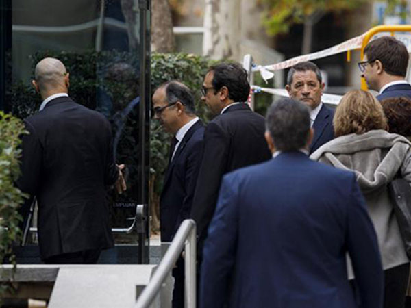 Tây Ban Nha bắt 8 cựu thành viên chính quyền Catalonia