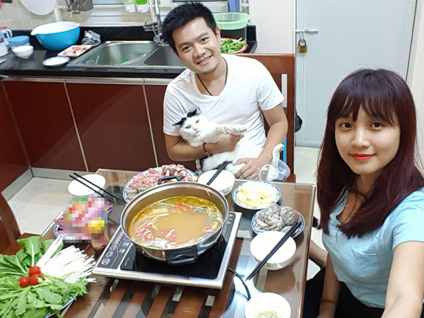 Vợ trẻ tăng 8 kg sau khi kết hôn vì thích ăn món gì chồng nấu món đó