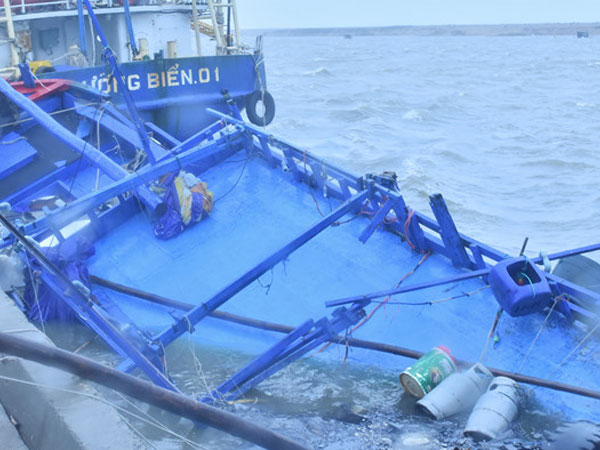 Cứu sống 71 thuyền viên trên 7 tàu hàng chìm ở biển Quy Nhơn