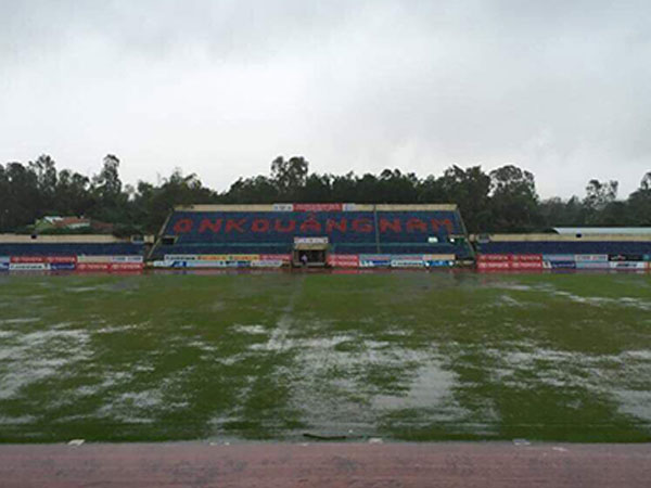 Hoãn trận đấu V-League vì bão Damrey
