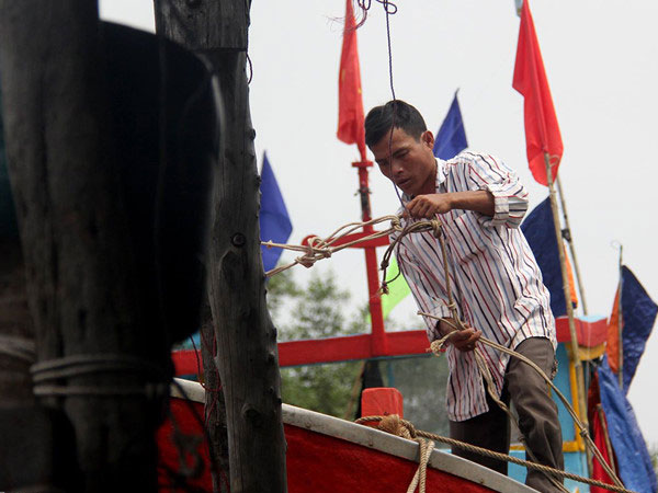 TP.HCM cho phép tàu thuyền hoạt động trở lại sau bão số 12