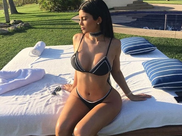 15 khoảnh khắc sexy nhất của hot girl thị phi số 1 Hollywood năm 2017