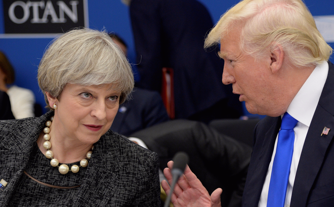 'Khẩu chiến' giữa ông Trump và bà Thủ tướng Anh Theresa May: Cơn bão trong cốc nước!