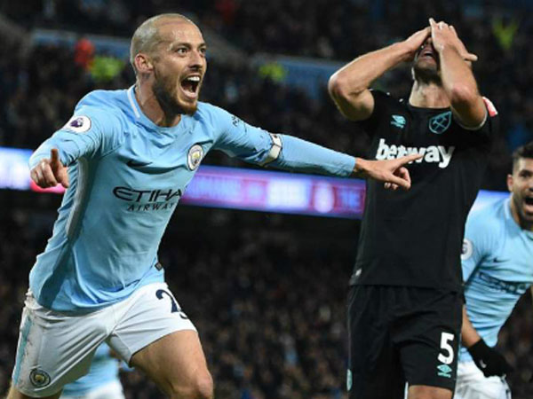 Man City tái lập khoảng cách tám điểm với Man Utd