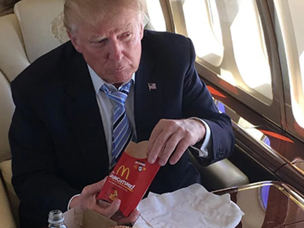 Trump mê gà rán, nhạc Elton John và là quần áo khi đang mặc