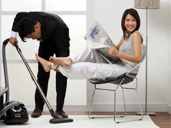 Tuyệt chiêu khiến chồng tự nguyện làm hết việc nhà thay vợ