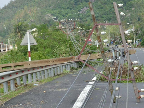 Đèo Cả sạt lở, đường sắt Bắc - Nam bị gián đoạn
