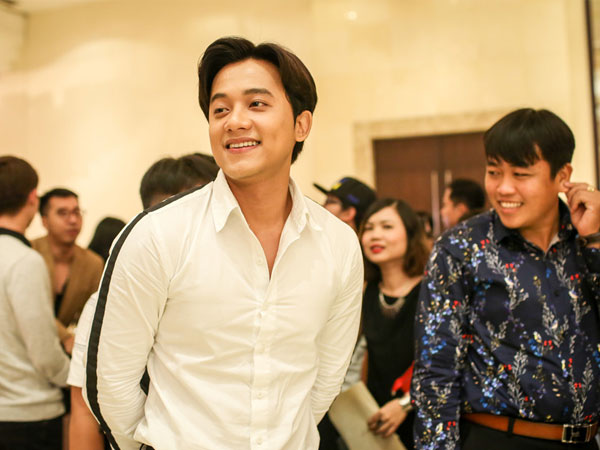 Mai Tài Phến, BB Trần cùng nhiều nghệ sĩ dự lễ cưới Vinh Râu