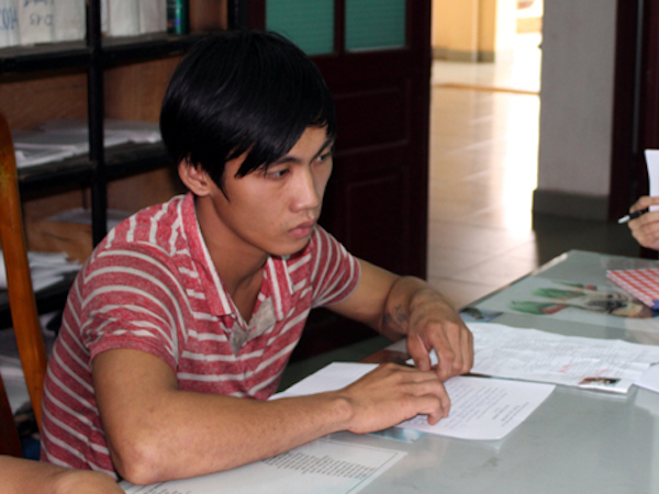 Thanh niên bị đâm hai nhát kéo trong tiệc sinh nhật