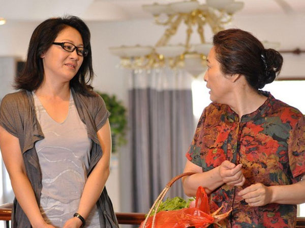 Bi hài nàng dâu sa vào gia đình tham lam: mẹ chồng hay đòi, em chồng hay xin, chị chồng nhờ mua không trả tiền