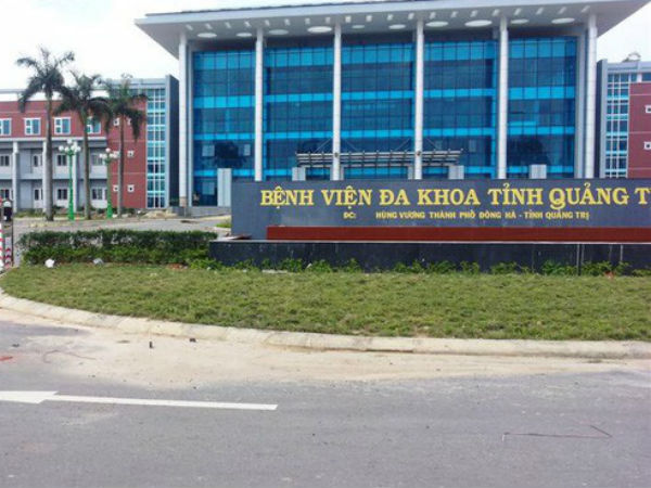 Gia đình tố bác sĩ bắt sản phụ chờ đợi mới được đẻ khiến bé gái chưa kịp chào đời đã tử vong