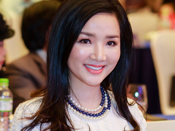 Hoa hậu Giáng My: 'Nhiều fan của Huyền My nhắn tin thô tục cho tôi'