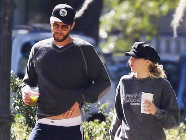 Miley Cyrus và Liam Hemsworth đã cưới bí mật từ 6 tháng trước?