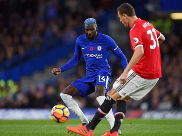 Neville: 'Man Utd bị giết chết từ tuyến tiền vệ'