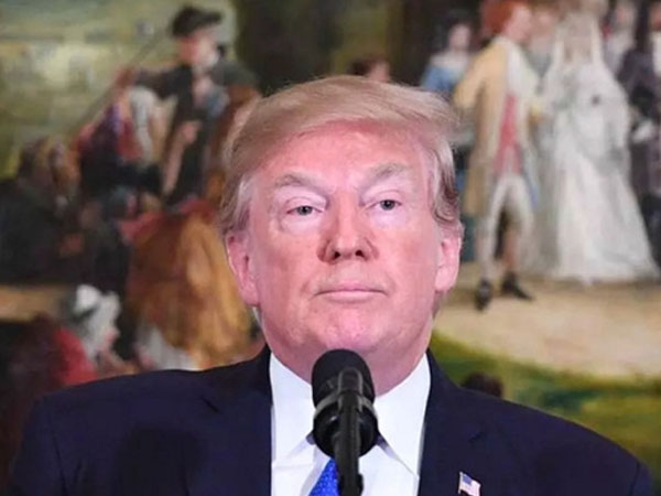 Tổng thống Trump: 'Cả nước Mỹ đang cầu Chúa'
