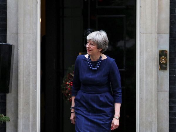 Anh phá âm mưu ám sát Thủ tướng Theresa May bằng dao, bom tự sát