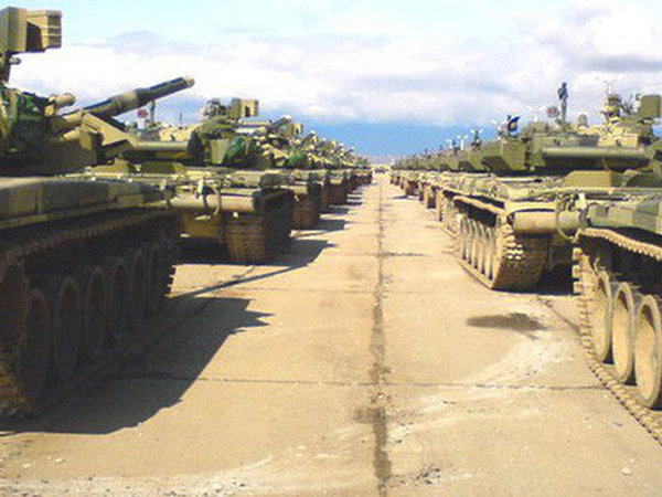 Đoàn xe tăng T-90S Việt Nam 'rồng rắn' từ cảng về đơn vị như thế nào?