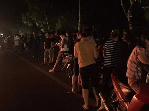 Hàng trăm người tìm kiếm bé gái 2 tuổi lạc trên đồi cây trong đêm