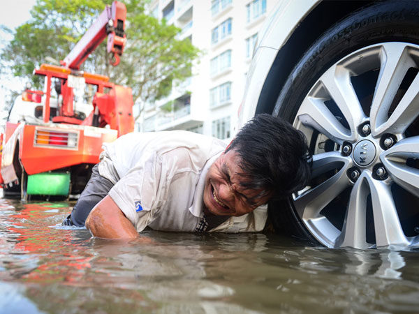 Nhà giàu ở Sài Gòn 'khóc ròng' khi triều cường đạt đỉnh, đường ngập