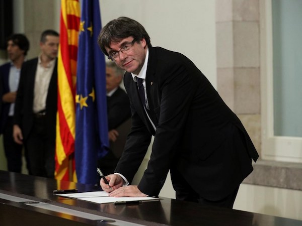 Tây Ban Nha rút lệnh bắt giữ quốc tế cựu lãnh đạo Catalonia