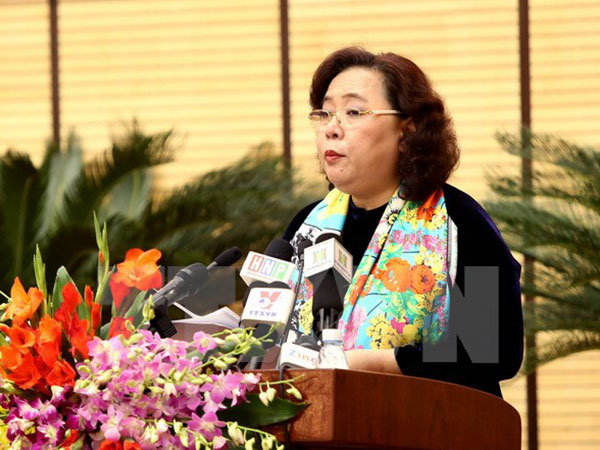 Đại biểu HĐND Hà Nội đề nghị 'lắp barie ngăn xe máy lên vỉa hè'