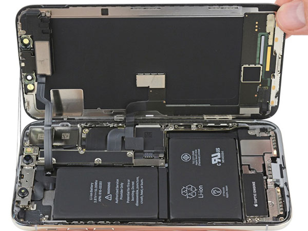 Giá linh kiện của iPhone X khoảng 357,5 USD