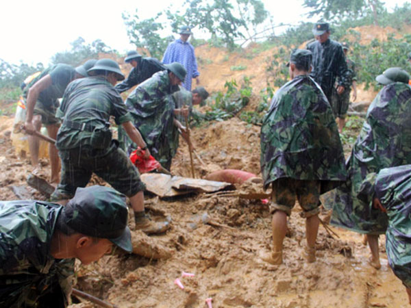 Lở đất vùi lấp 4 công nhân đang vận hành thủy điện