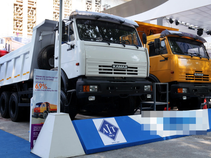 Nhiều loại ô tô tăng giá mạnh: Dân buôn xe tính bỏ nghề