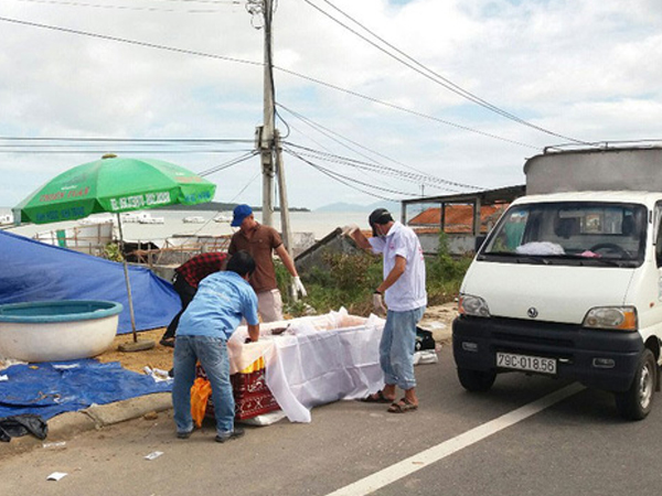 Vớt thêm 3 thi thể nạn nhân bão số 12 trên vịnh Vân Phong