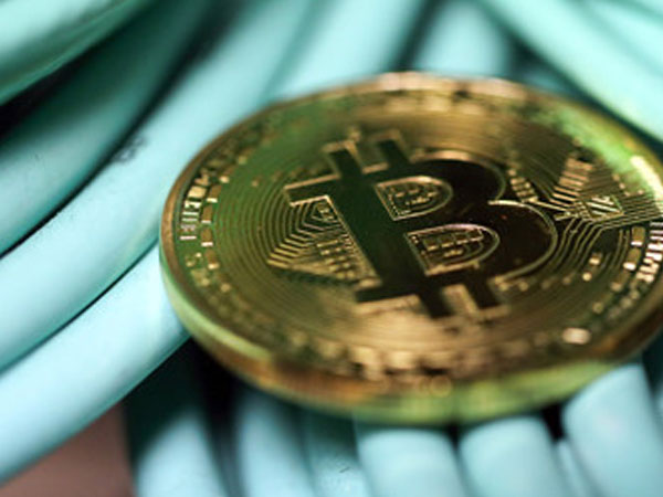 'Cơn điên' của Bitcoin: Nửa ngày tăng 1.000 USD