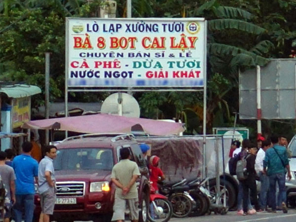 Công an mời chủ quán nước gần trạm BOT Cai Lậy lên làm việc