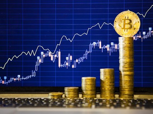 Lần đầu chạm mốc 15.000 USD, bong bóng Bitcoin nguy cơ "nổ"?