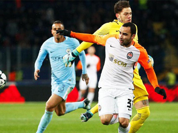 Man City thua trận đầu tiên từ đầu mùa trước khi đá derby Manchester