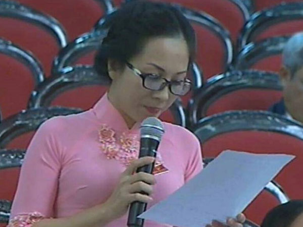 Nữ đại biểu đọc thơ chất vấn giám đốc sở về nạn 'cát tặc'
