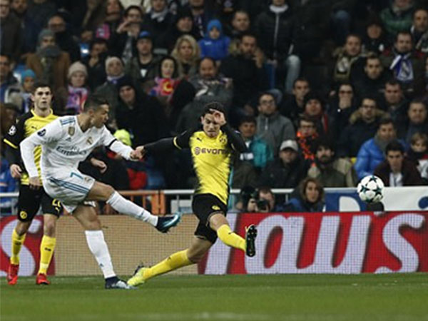 Ronaldo sút xa ghi bàn, Real thắng Dortmund sau màn rượt đuổi