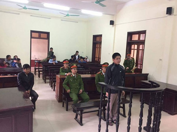 Dùng ôtô đi trộm chó, lĩnh 6 tháng tù