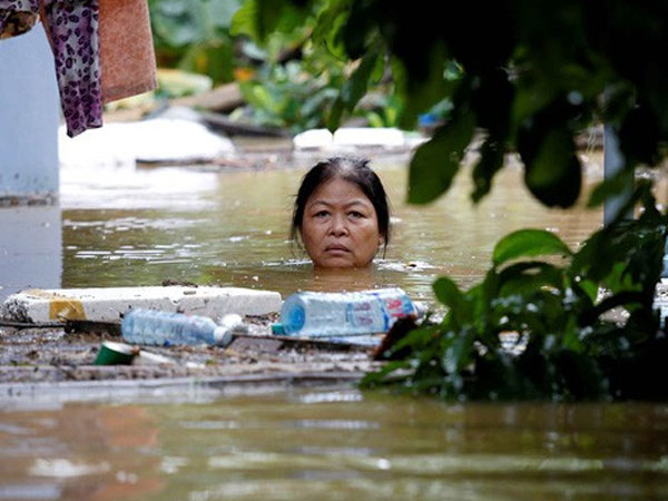 Hình ảnh lũ lụt miền Trung ngập tràn báo chí nước ngoài