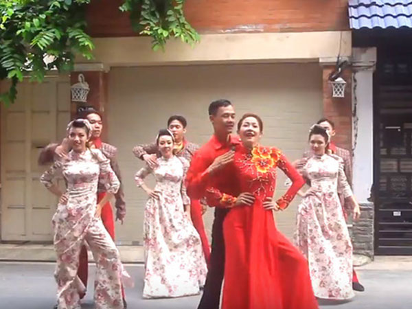 Màn nhảy '60 năm cuộc đời' trong đám cưới chất như MV của cặp đôi dancer Sài Gòn