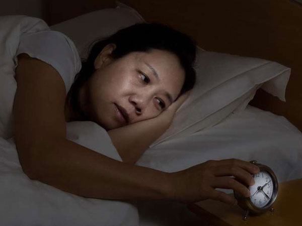 Thiếu ngủ gây hại cho thần kinh ngang uống rượu