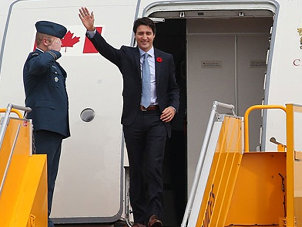 Thủ tướng Canada tới Nội Bài, bắt đầu thăm chính thức Việt Nam