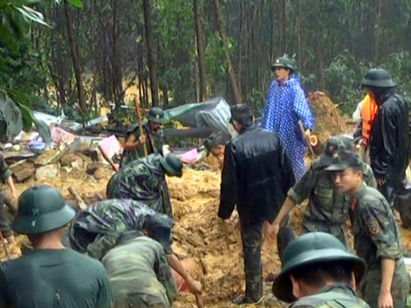 Tìm thấy 2 công nhân thủy điện bị sạt lở vùi lấp