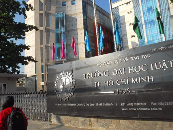 Trường đại học đuổi hàng nghìn sinh viên là cần thiết
