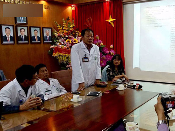 Bác sĩ BV Bạch Mai 'nói như muốn khóc' khi họp báo vụ 'triệt sản rồi vẫn có thai'