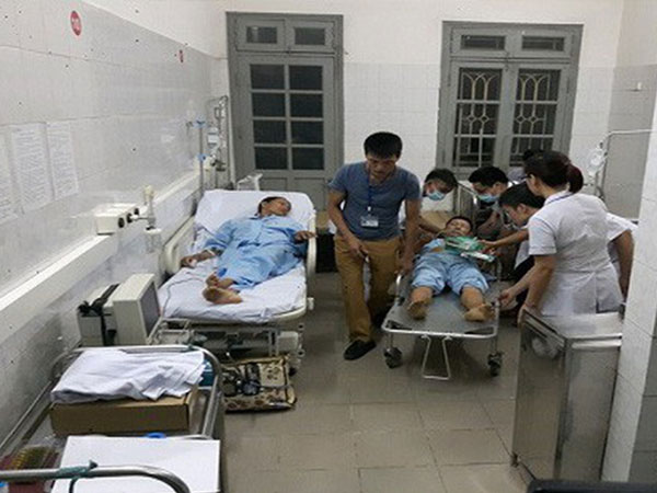 Chém nhau tại Trung tâm y tế huyện, 3 cán bộ bị thương