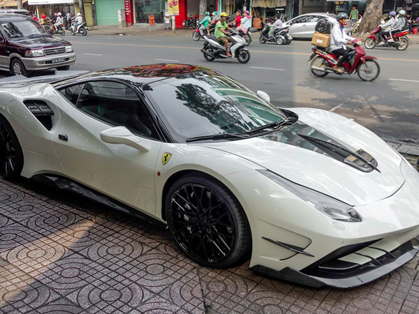 Ferrari 488 GTB Misha Deisgn đầu tiên tại Việt Nam