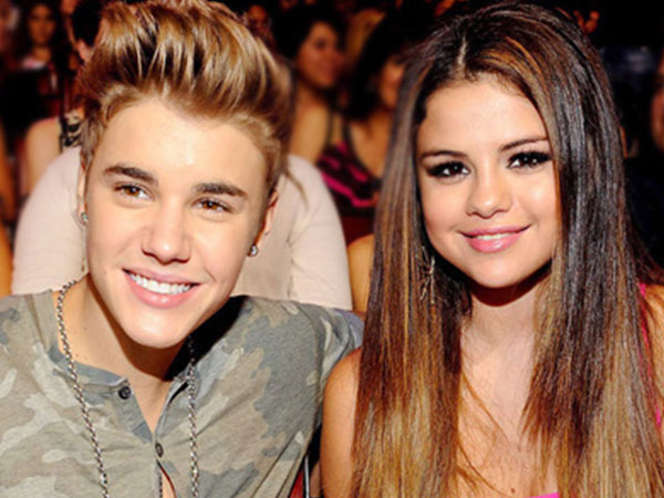 Justin Bieber cười rạng rỡ khi được hỏi về chuyện cầu hôn Selena Gomez