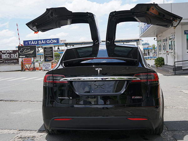 Siêu ôtô điện Tesla Model X P100D hơn 8 tỷ tại Hà Nội