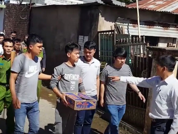 Video: 2 kẻ dằn mặt con nợ bằng mìn thực nghiệm hiện trường